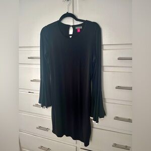 🆕 Vince Camuto bell sleeve dress in black and white white size small